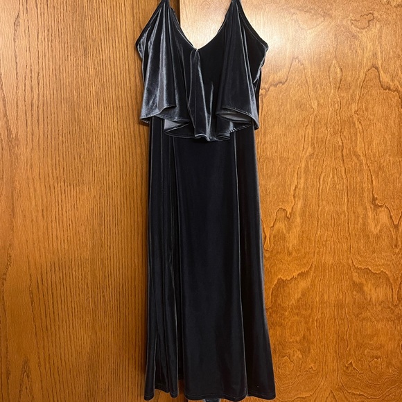 Relvery Blue Velvet Midi Bridesmaid, Homecoming or Prom Dress. $50 or offer - Picture 5 of 5